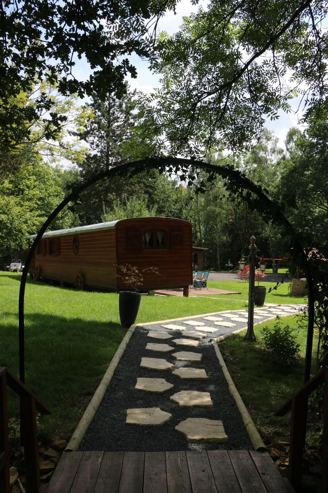 Les Roulottes A Sandie Тионвил Екстериор снимка